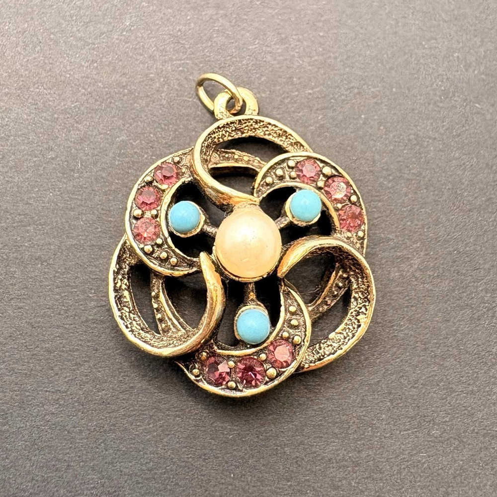 Vintage Emmons Ornate Swirl Faux Turquoise & Pearl Rhinestone Gold Tone‎ Pendant